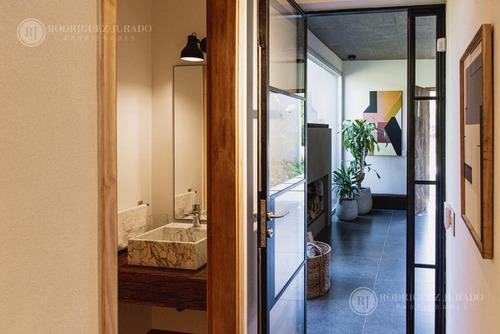 Imagen 18 de 30 de Casa De 208m2 Construidos Con Diseño Y Categoría - Barrio Guido - Bajas Expensas