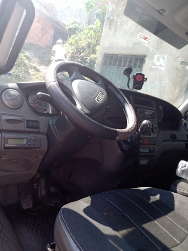 Imagem 8 de 10 de Caminhão Iveco 17c17 Ano 2014 Baú Refrigerado