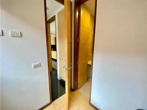 Chico Reservado, Apto Duplex Con Excelentes Acabados