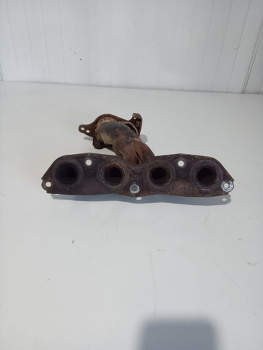 Multile De Escape Yaris 10-15 (Usado)