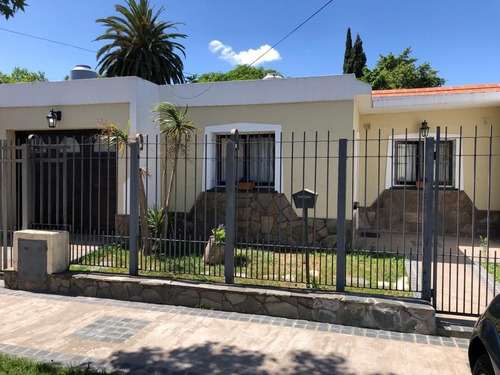 Venta Casa 2 Dormitorios Lomas De Zamora Con Cochera