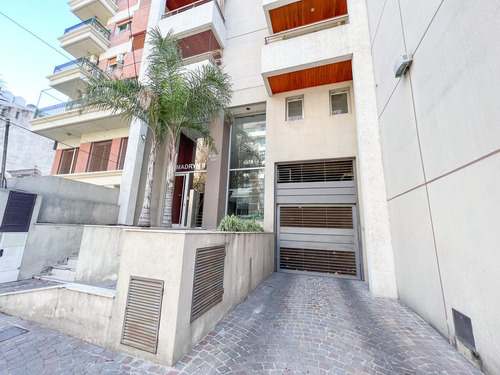 Cochera Techada En Venta En Lanús Oeste Brin 3047