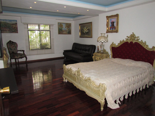 Imagen 16 de 21 de Se Vende Casa 1200m2 5h/6b/15p Los Campitos 9500