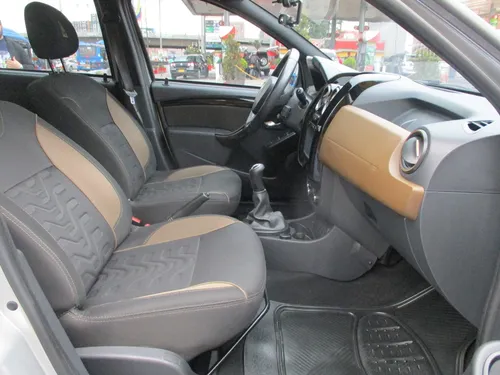 Renault Duster 1.6 DYNAMIQUE DAKAR 4X2 MT AA