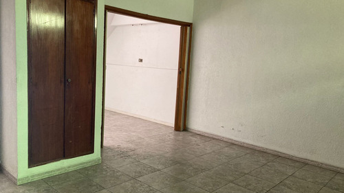 Imagen 4 de 18 de Dúplex En Venta De 2 Dormitorios C/ Cochera En San Justo
