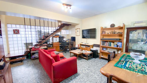 Casa 4 Dormitorios Venta - Olivos