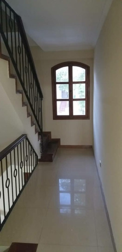 Imagen 8 de 12 de Casa Enpueblo Viejo De 3 Niveles Con Muelle - 0424-8116548