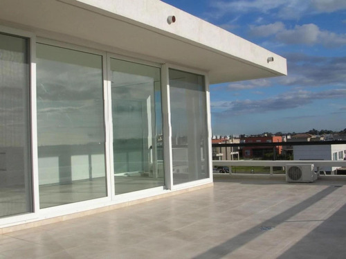 Casa En Venta - 4 Dormitorios 5 Baños - Nordelta