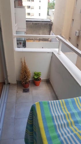 Imagen 9 de 14 de Vera Al 900, Villa Crespo. Monoambiente Divisible. Contrafrente. Muy Moderno. Balcón Con Vista Abierta. Superficie 39 M2. Piso 4. Muy Luminoso. Casi Nuevo. Baño Completo. Yacuzzi. Parrilla. Solarium