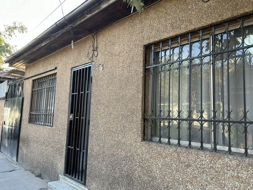 Casa Ubicada En Barrio Mixto Ideal Comercio