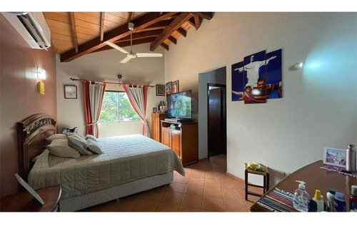 Imagen 13 de 14 de Vendo Casa En Lambaré: 5 Habitaciones Y 2 Baños.