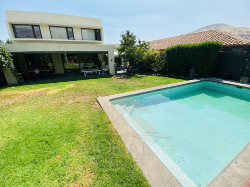 Hermosa Casa 4d 3b + Servicio Gran Jardín Formado Piscina