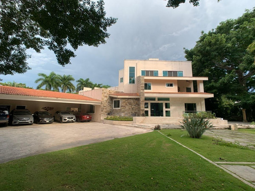Residencia En Venta Con Doble Vista Al Campo De Golf En Fracc. La Ceiba, Mérida