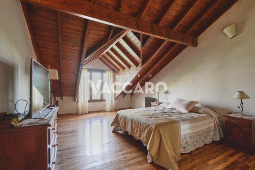 Imagen 24 de 30 de Casa En Venta Castelar Con Pileta
