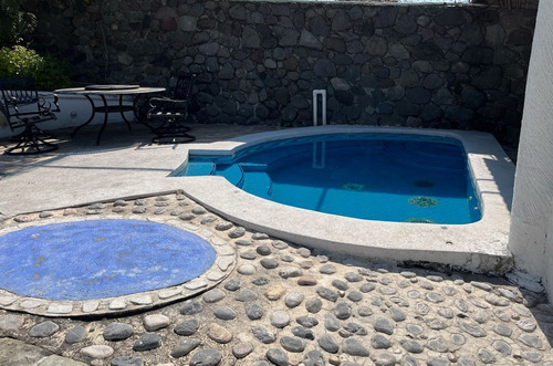 Venta De Casa En Cuernavaca, Col. 3 De Mayo, 2400 Mts