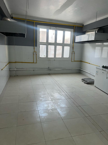 Dark Kitchen A Pasos Del Metro Republica