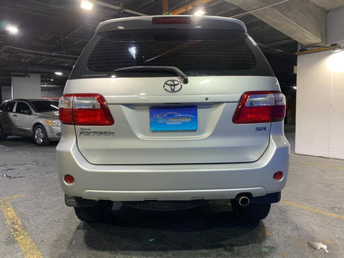 Imagen 5 de 16 de Toyota Fortuner 4x4 Año 2010