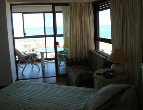 Apartamento En Venta De 2 Dormitorios En Playa Brava