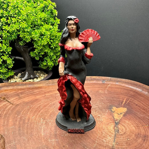 Imagem Pomba Gira (p) Realista 15 Cm - Umbanda Candomblé Cor Preto