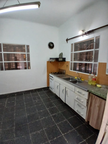 ¡tu Nuevo Hogar Ideal! Casa De 3 Dormitorios Con Amplios Espacios, Cochera Para 2 Vehículos Y 2 Patios Lista Para Escriturar