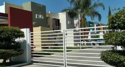 Vendo Amplia Casa Encampo Duque 668, Campo Real, 45134 Campo Real, Jal.