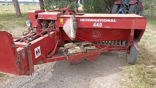 Enfardadora International 440