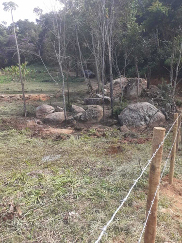 Chácara Com 2.300 Metros Quadrados