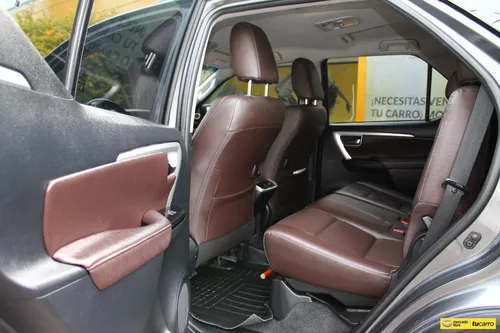 Toyota Fortuner 2.7 SRV