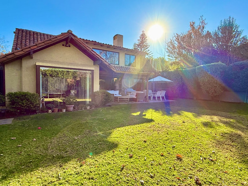 Amoblada En Condominio // 5 Dorm + 5 Baños / Piscina