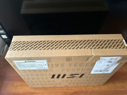 Msi Titan 18 Hx A14vig-036us (Usado)
