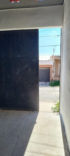 Depósito/galpón En Venta - Sarmiento