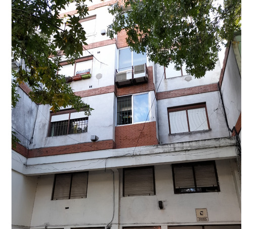 Dg 74 Y 4, Departamento, 2 Dormitorios, Frente, Cochera Cubierta.