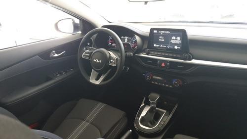 Imagen 4 de 12 de Kia Cerato 2.0