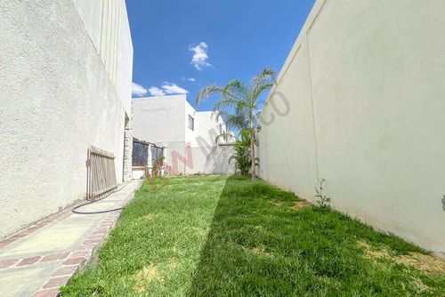 Casa En Venta Con Terreno Excedente En Un Residencial Muy Tranquilo Y Seguro En La Zona Norte De ...