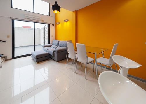 Venta Departamento De Dos Ambientes Con Patio En Flores