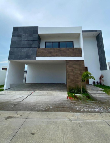 Casa En Venta En Punta Tiburón