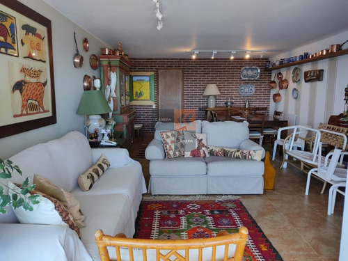 Venta Apartamento 3 Dormitorio Y Dependencia, Peninsula, Punta Del Este- Ref: 8445