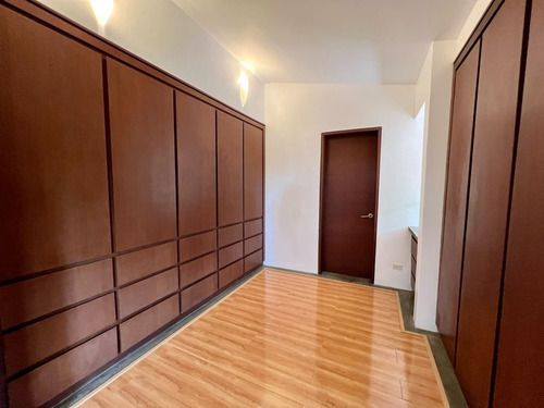 Vendo Casa 1350m2 4h/10b/10p Monte Elena 9049