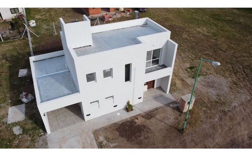 Casa En Dos Plantas En Jauregui Villa Flandria