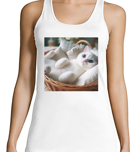 Musculosa Mujer Gata Blanca Durmiendo En Canasta Mimbre