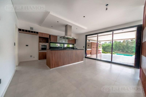 Imagen 10 de 27 de Casa A Estrenar Sobre El Lago - Lagos Del Golf
