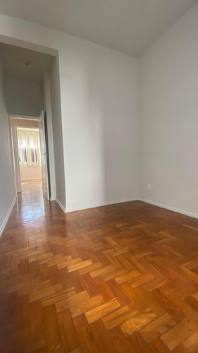 Vende-se Apartamento De 2 Quartos Em Icaraí