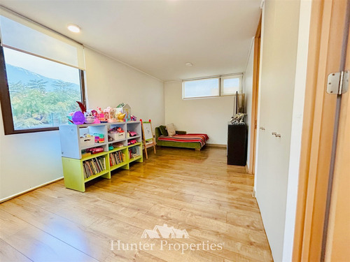 Casa En Venta De 4 Dorm. En Peñalolén Sector Las Pircas