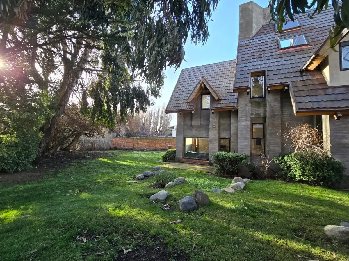 Imagen 1 de 5 de Vende Amplia Casa 4d/4b, 3 Est.sector Resid. Punta Arenas
