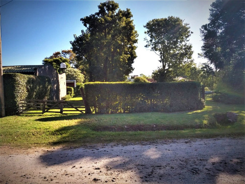 Lote En Chascomús , Cercano A La Laguna , Lindo Y Con Servicios .