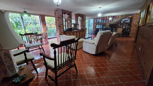 Inigualable Residencia En Venta En Jardines De Ahuatepec, Cuernavaca