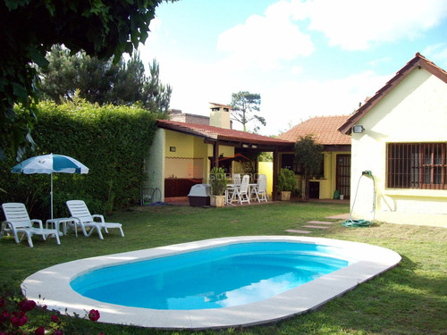 Mansa Casa En Venta Y Alquiler Temporal En Punta Del Este, Con Piscina Climatizada