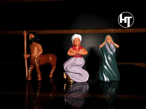 Imagen 8 de 9 de Criaturas Mitologicas, 16 Mini Figuras, De Plastico, 2 Pulga