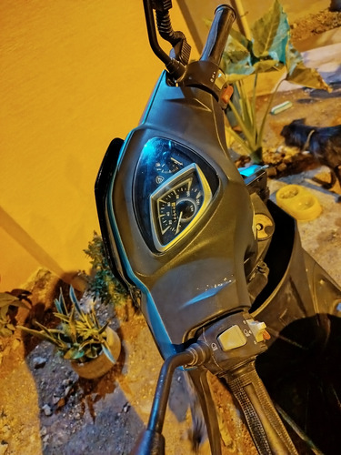 Es Una Monoteta Italika De Color Azul No Está Enplacada
