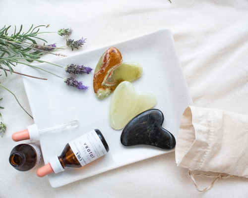 Imagen 1 de 4 de Gua Sha Corazon Original Piedra + Aceites Vegetales